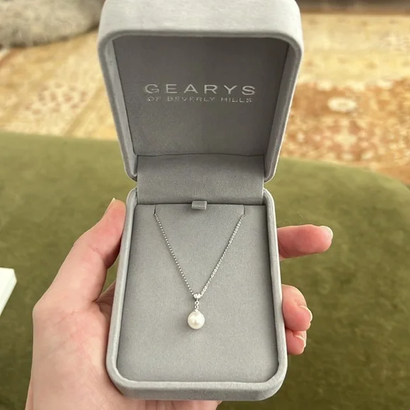 Pearl and Diamond Necklace - Picture 2 of 3